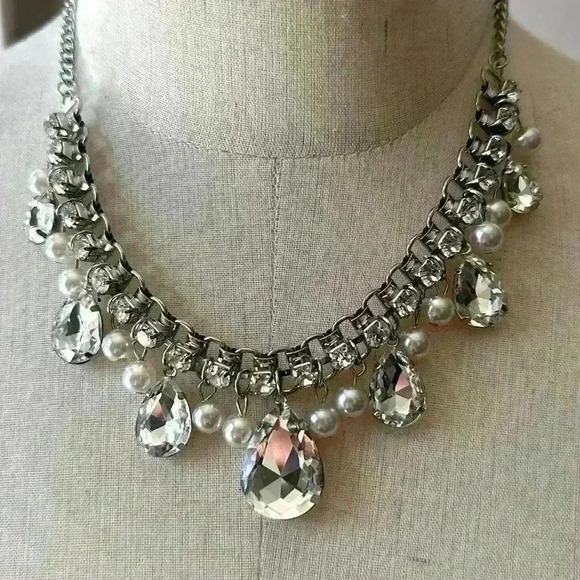 Adjustable Length Rhinestone, Pearl, Cubic Zirconia Silver Necklace OS - Picture 1 of 8